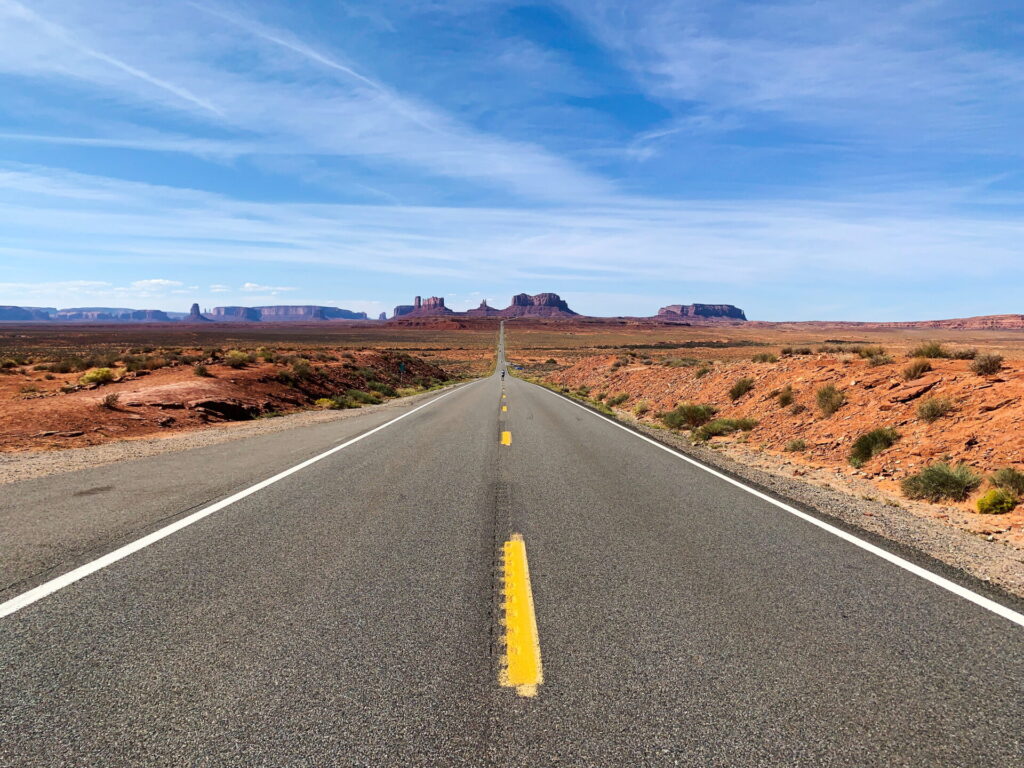 Looking at Monument Valley from Forest Gump Point