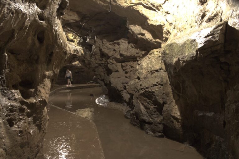 Dance hall caves at Maquoketa Caves State Park