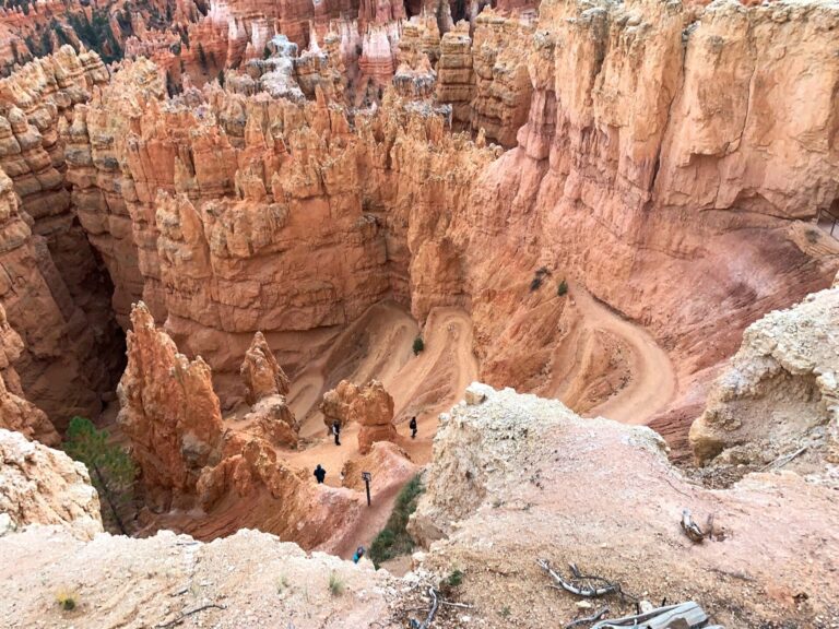 Hikers entering Bryce Canyon