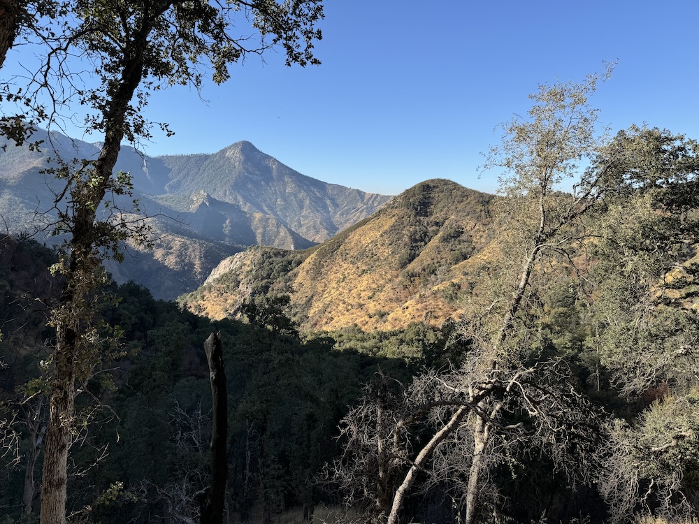 Views along the Generals Highway at Sequoia National Park