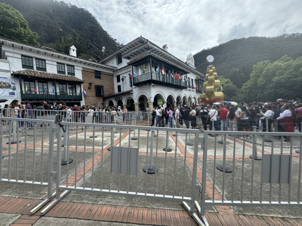 Line for the funicular at Monseratte