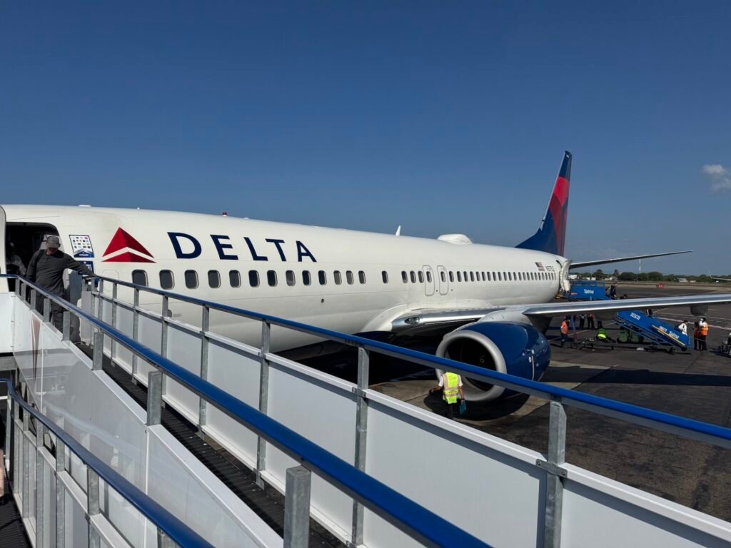 Boarding ramp along a Delta Airlines airplane