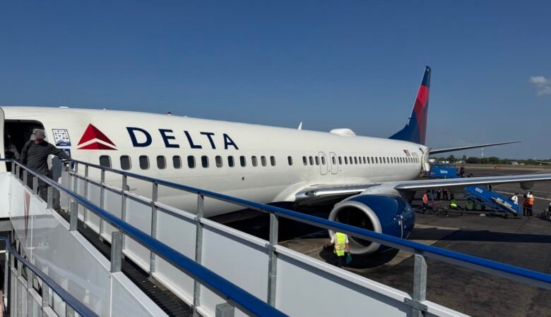 Boarding ramp along a Delta Airlines airplane