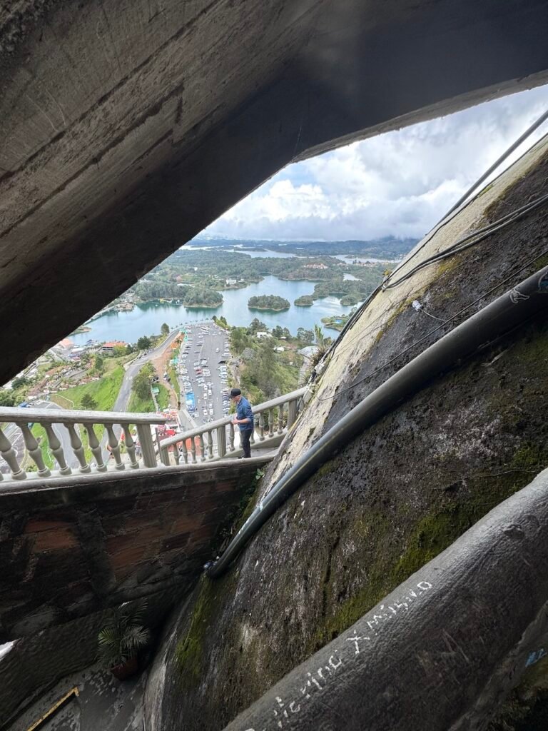 View the water from the stairs on La Piedra del Peñol