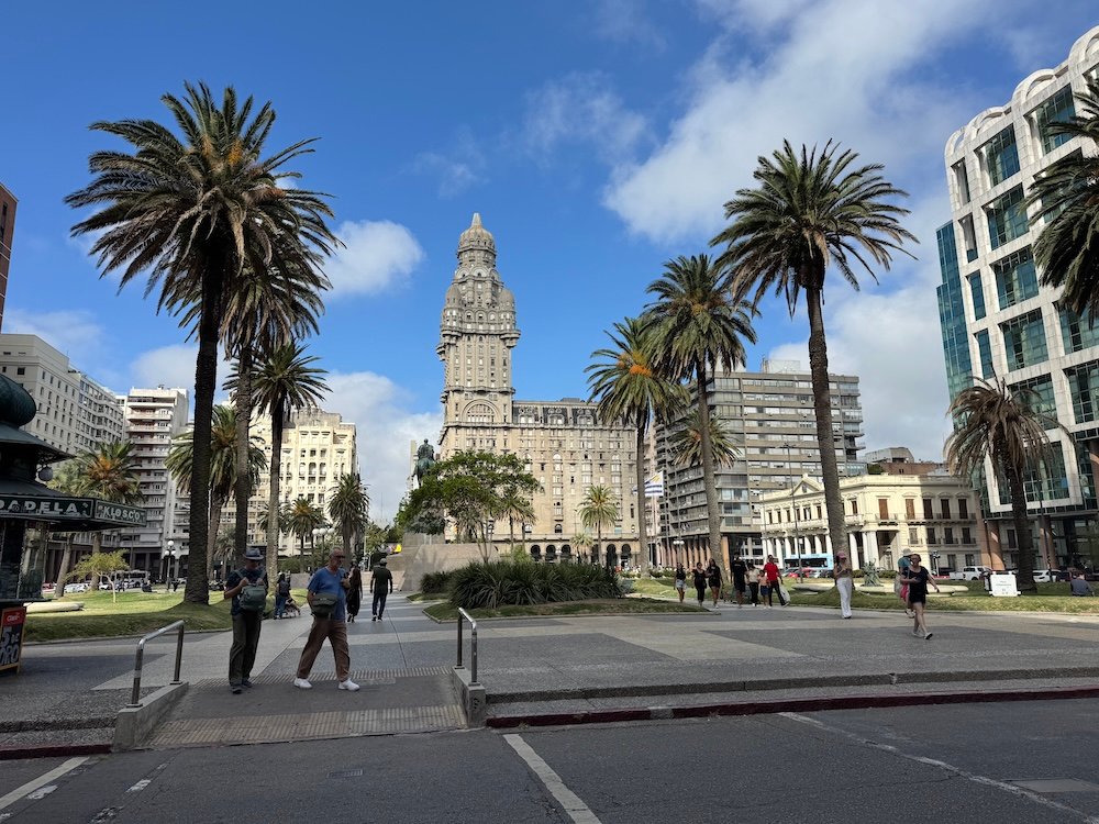 Palm trees along Plaza de Independencia in Montevideo