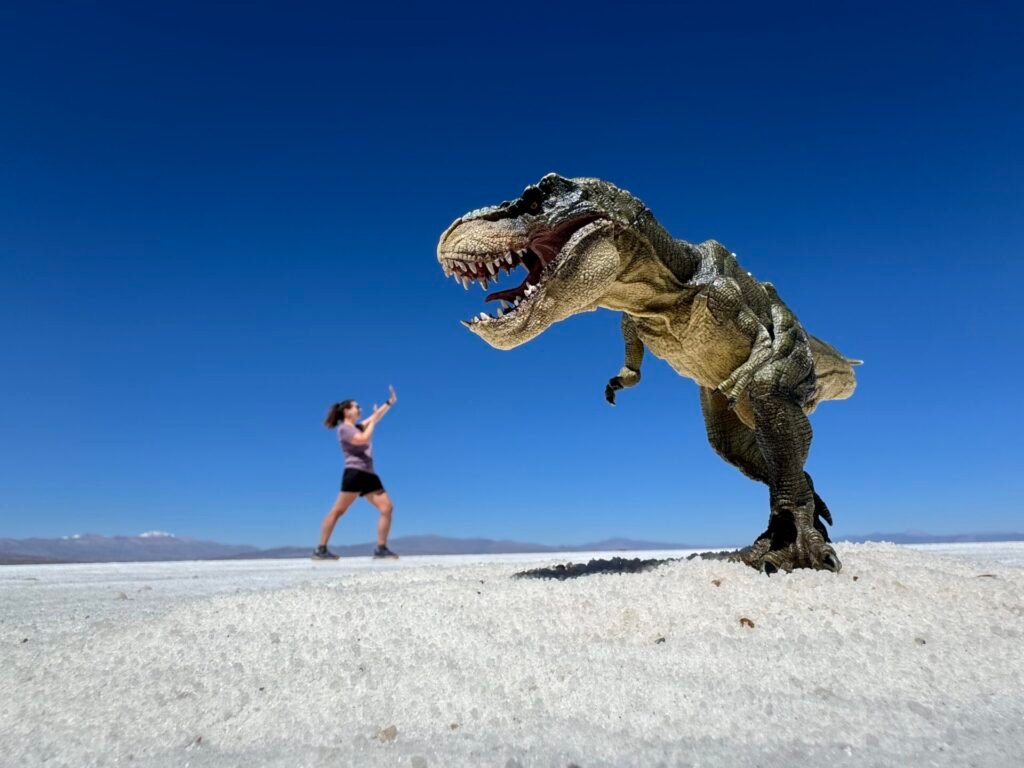 Optical illusion featuring the author fighting a dinosaur