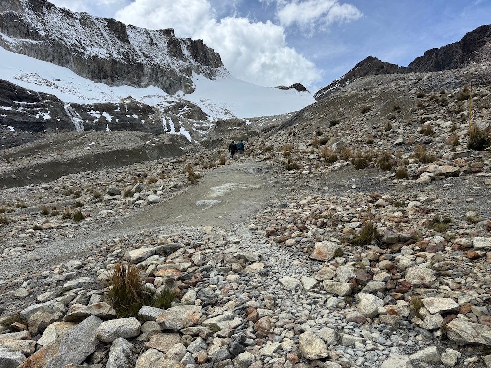 Hiking trail to Charquini