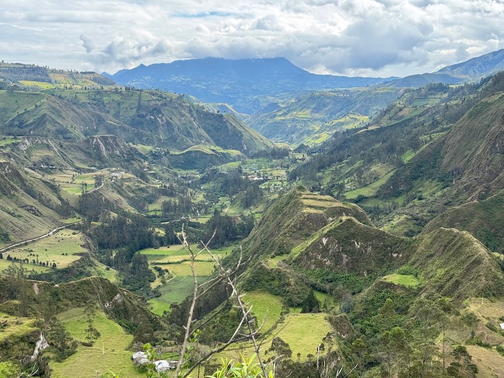 Along the Quilotoa Loop between Isinlivi and Chugchilan