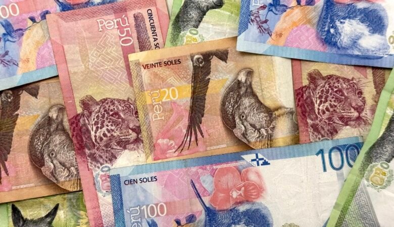 Pile of Peruvian paper currency